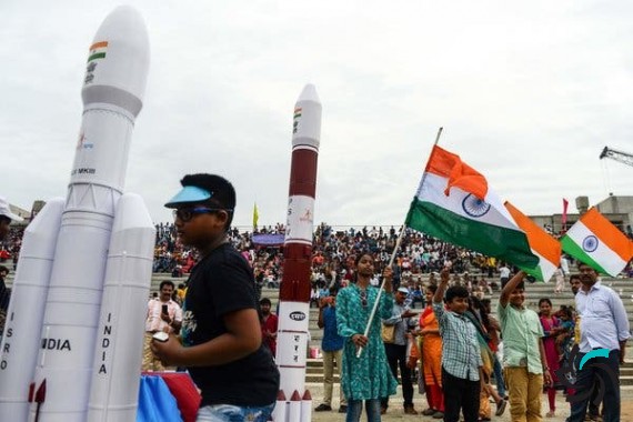 کاوشگر هند در حال فرود بر  روی ماه | اخبار | شبکه شرکت آراپل